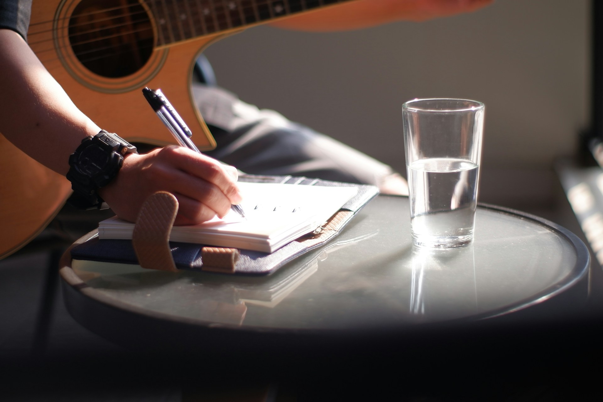How Nashville Songwriters Build Around the Hook - Green Hills Guitar Studio