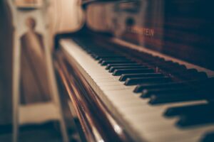 Why Cadences Matter: How Songs “Feel Finished” - Green Hills Guitar Studio