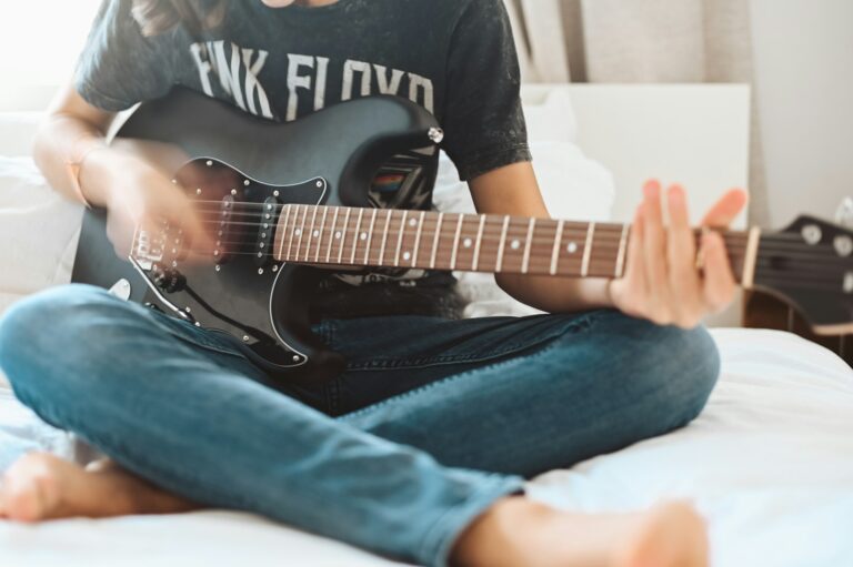 Acoustic vs Electric Guitar for Beginners - Green Hills Guitar Studio